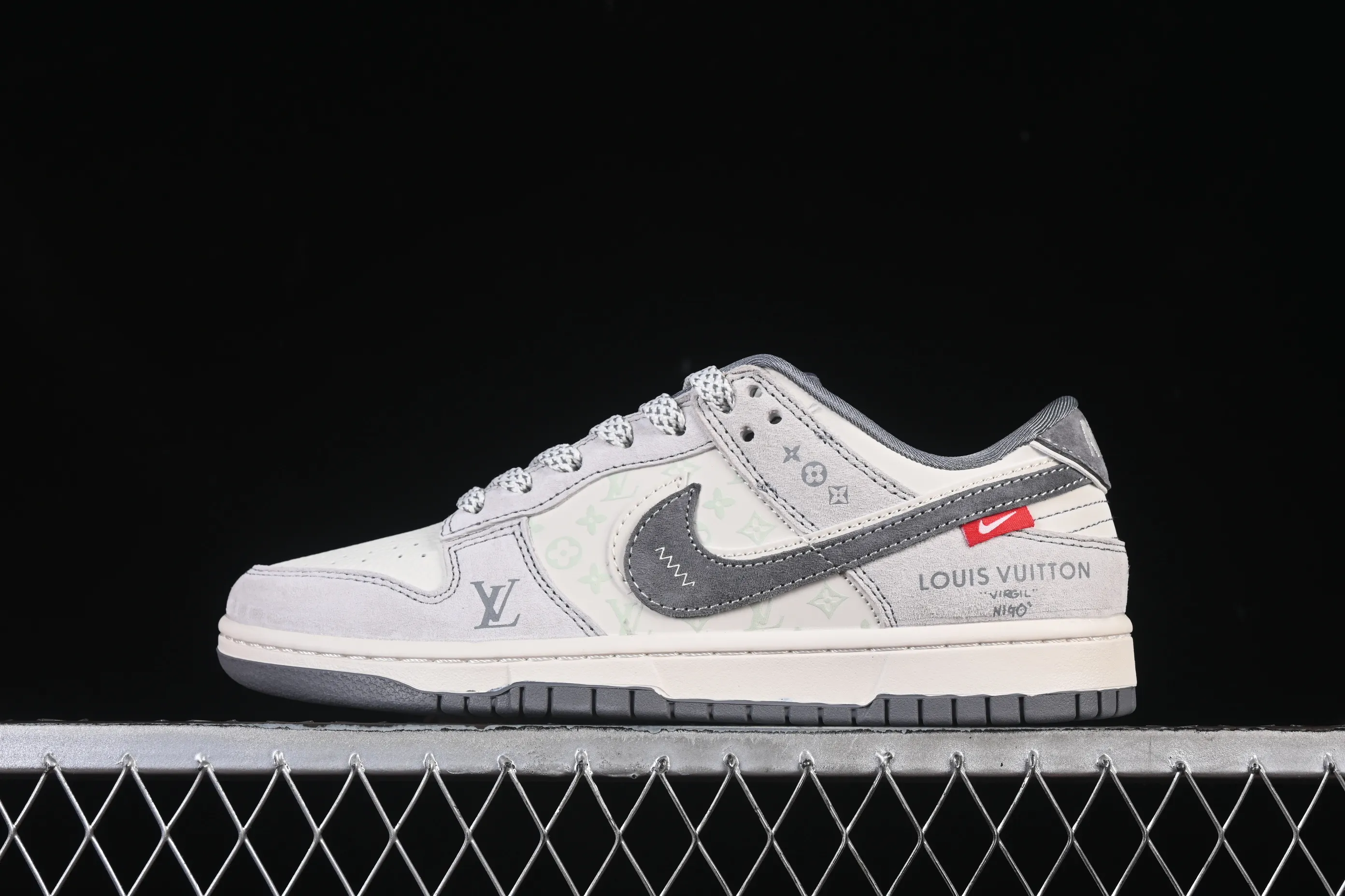 All categories Nk SB Dunk Series Nk SB Dunk Low High-end customized low-top sneakers Nike SB Dunk Low LV joint gray and white double hook Anniversary high-end customized low-top casual sneakers CX5050-Y20